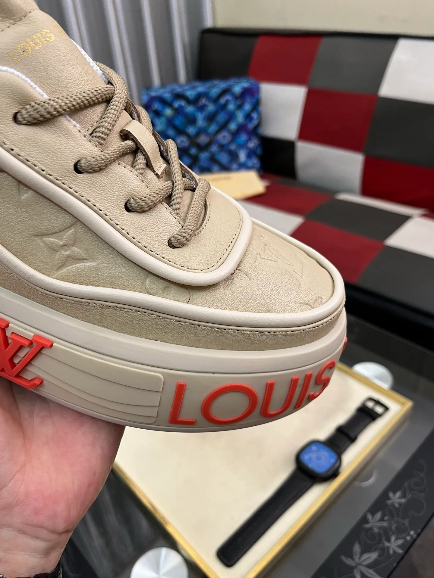 Men's shoes 💰560⌚️⌚️【LOUlS VUlTTON】Louis Vuitton ~ unique and casual style. LV counter purchasing 🏃casual shoes😍😍 Men's 2025 counters are on sale simultaneously, Italian imported brands select first-layer Italian cowhide. Cowhide leather lining (refuses to discolor and grind feet) Code number: 38-44 4⃣️colors available